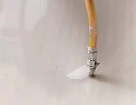 南和瓷砖空鼓维修公司专业解答在瓷砖铺贴过程中，如果使用的砂料过粗（如全部使用了粗砂），可能会导致以下问题